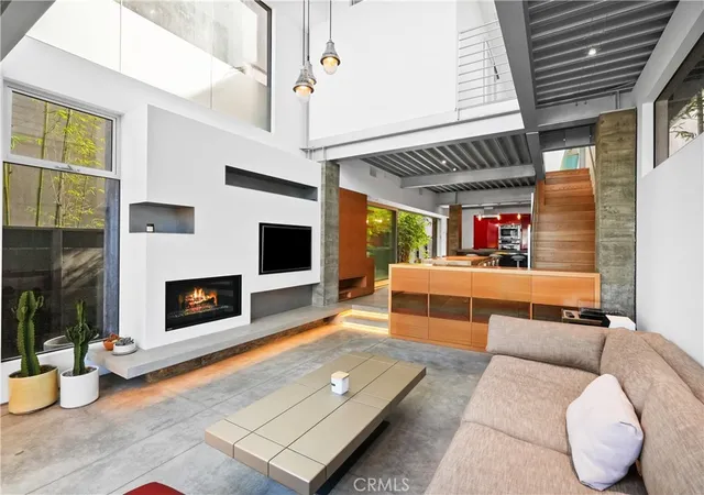 1st image of 304 Grand Blvd, Venice, CA 90291 | MLS# OC26124040