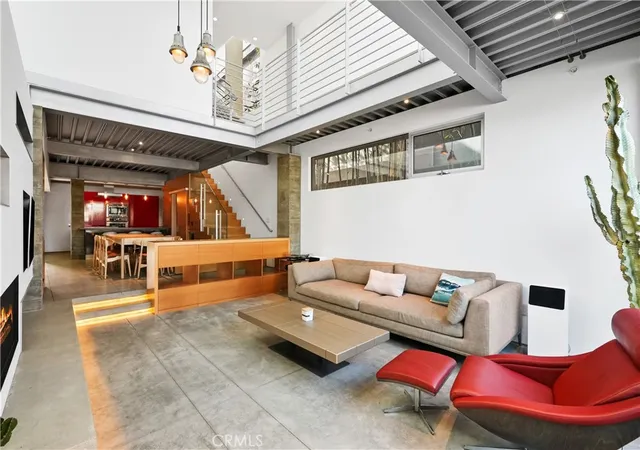 2nd image of 304 Grand Blvd, Venice, CA 90291 | MLS# OC26124040