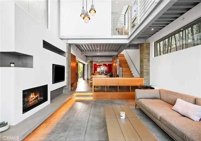3rd image of 304 Grand Blvd, Venice, CA 90291 | MLS# OC26124040