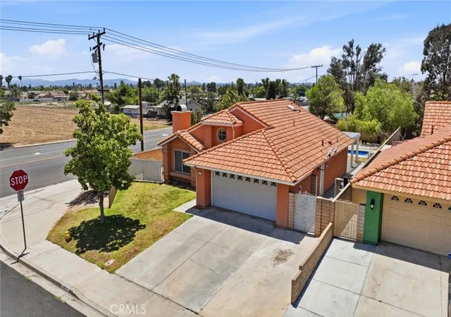 Photo 3 of Sale Pending at 13997 Chervil Ct, Moreno Valley, CA 92553 | MLS# IV26124138 | Listing updated on 2026-09-22