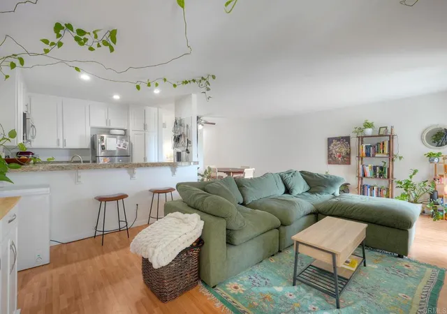 Listing Photo 4 - Condo for sale in building located at 2251 Altisma Wy, Carlsbad, CA 92009