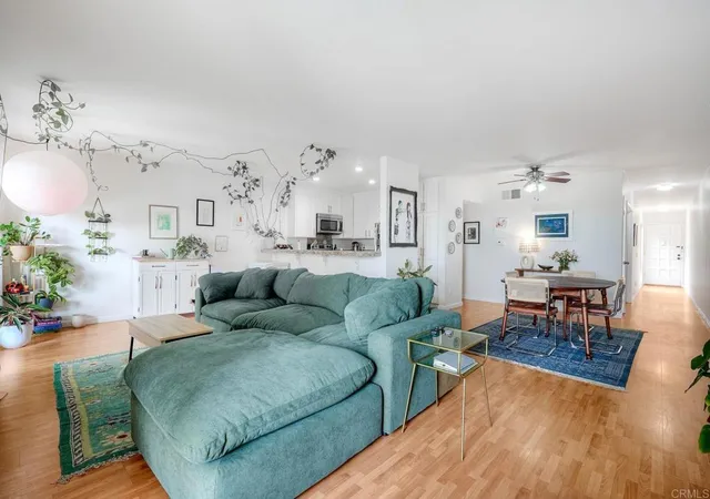 Listing Photo 5 - Condo for sale in building located at 2251 Altisma Wy, Carlsbad, CA 92009