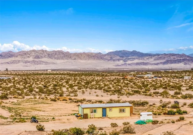 Homes for sale in 29 Palms, CA | 67550 Del Oro Rd, 29 Palms, CA 92277 | MLS# JT26124175