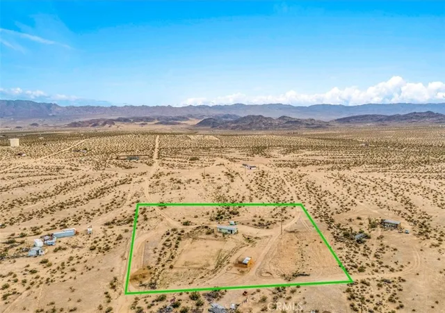 2nd image of 67550 Del Oro Rd, Twentynine Palms, CA 92277 | MLS# JT26124175