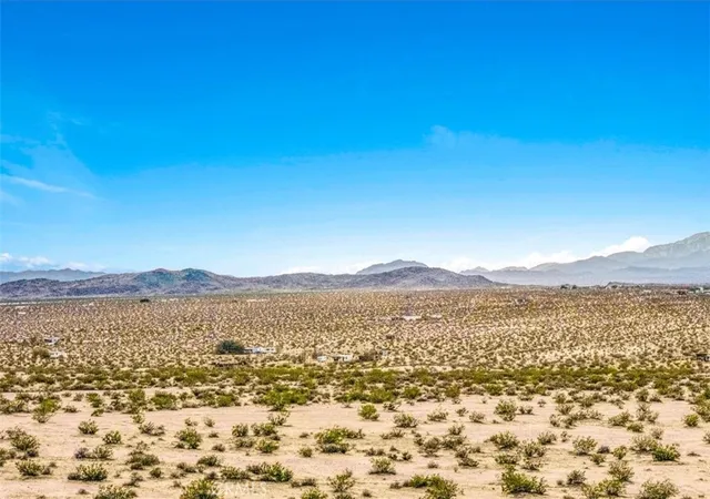 Homes for sale in 29 Palms, CA | 67550 Del Oro Rd, 29 Palms, CA 92277 | MLS# JT26124175