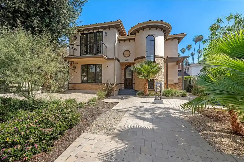 Listing Photo 2 - Condo for sale in 1976 Huntington Dr located at 1976 Huntington Dr, South Pasadena, CA 91030 - Unit 1976 Huntington Dr