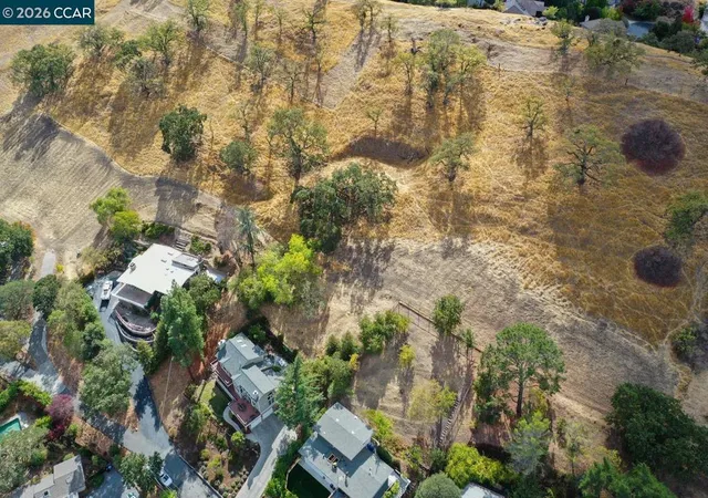 2nd image of 457 Summit Rd, Walnut Creek, CA 94598 | MLS# 41137554