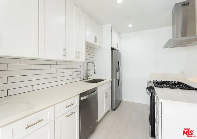 Homes for sale in Santa Monica, CA | 2313 5Th St #2, Santa Monica, CA 90405 | MLS# 26844513