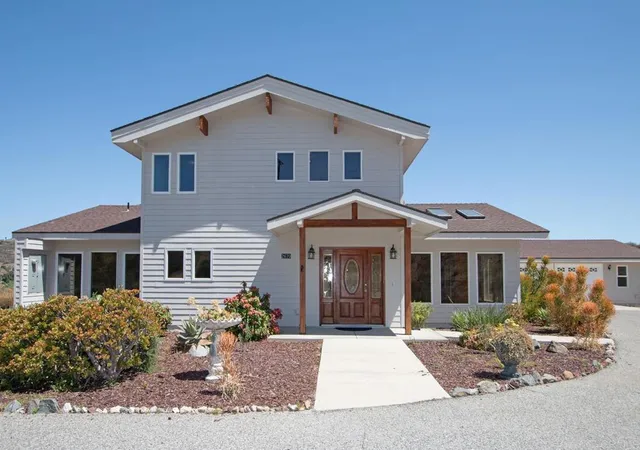 1st image of 2670 Vista Del Rio, Fallbrook, CA 92028 | MLS# NDP2605497