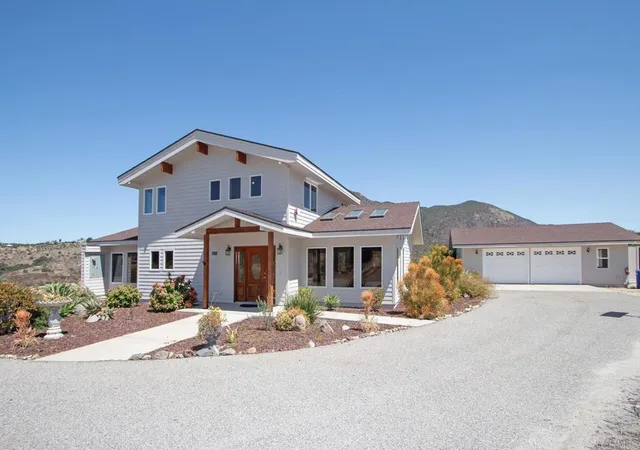 2nd image of 2670 Vista Del Rio, Fallbrook, CA 92028 | MLS# NDP2605497