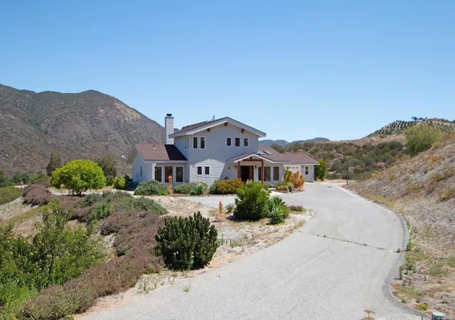 3rd image of 2670 Vista Del Rio, Fallbrook, CA 92028 | MLS# NDP2605497