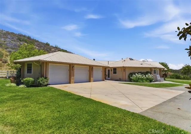 Photo 3 of Single family home for sale at 31233 Romero Cyn, Castaic, CA 91384 | MLS# SR26123534 | Listing updated on 2026-06-09
