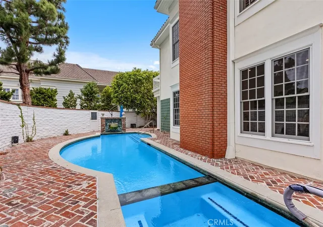 Photo 3 of Condo for sale at 2 Belcourt, Newport Beach, CA 92660 | MLS# NP26124316 | Listing updated on 2026-10-01