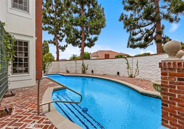 Photo 3 of Condo for sale at 2 Belcourt, Newport Beach, CA 92660 | MLS# NP26124316 | Listing updated on 2026-10-01