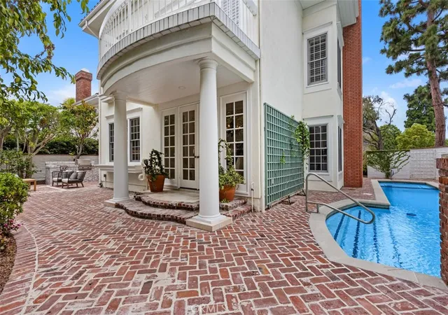 Photo 4 of Condo for sale at 2 Belcourt, Newport Beach, CA 92660 | MLS# NP26124316 | Listing updated on 2026-10-01