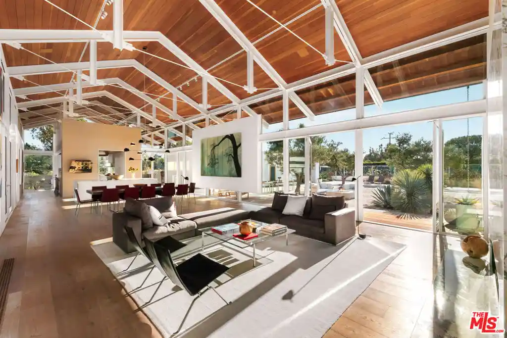 Photo 1 of Single family home for sale at 6728 Wildlife Rd, Malibu, CA 90265 | MLS# 26832177 | Listing updated on 2026-10-15