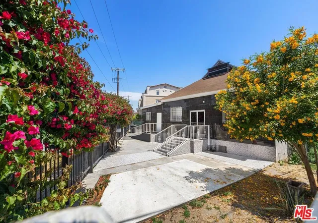 Listing Photo 4 - Condo for sale in building located at 964 E Jefferson Blvd, Los Angeles, CA 90011