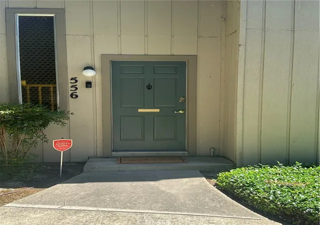 2nd image of 556 Windward, Sacramento, CA 95831 | MLS# PW26122314