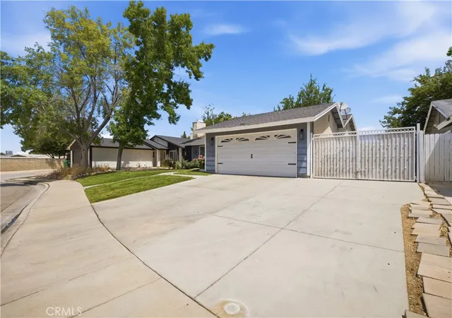 2nd image of 1011 Lightcap, Lancaster, CA 93535 | MLS# SR26124594