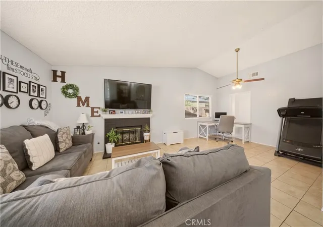 3rd image of 1011 Lightcap, Lancaster, CA 93535 | MLS# SR26124594
