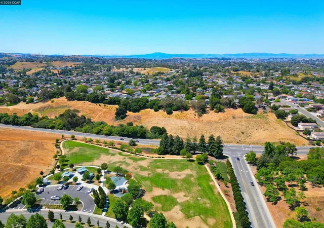 14th image of 1025 Columbus Pkwy, Vallejo, CA 94591 | MLS# 41137590
