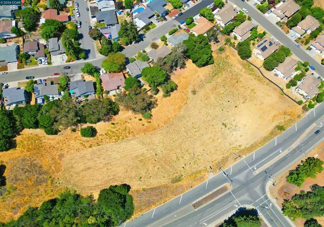 2nd image of 1025 Columbus Pkwy, Vallejo, CA 94591 | MLS# 41137590