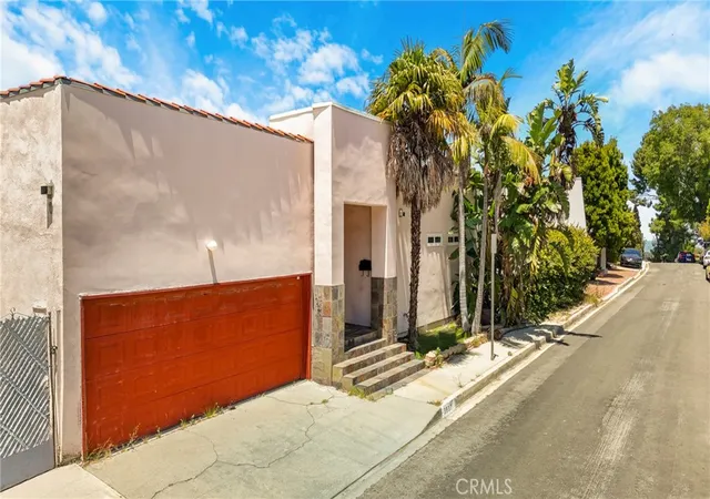 Photo 3 of Single family home for sale at 3837 Sherview, Sherman Oaks, CA 91403 | MLS# SR26124616 | Listing updated on 2026-06-09