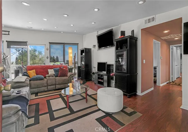 Photo 4 of Single family home for sale at 3837 Sherview, Sherman Oaks, CA 91403 | MLS# SR26124616 | Listing updated on 2026-06-09