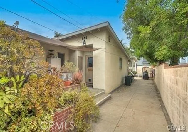 Listing Photo 5 - Condo for sale in building located at 835 E Foothill Blvd, Monrovia, CA 91016