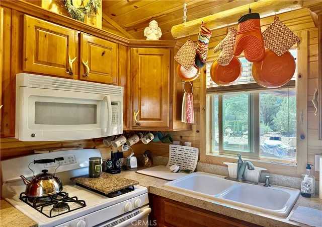 Photo 3 of Manufactured home for sale at 98417 Sierra Meadows Rd, Inyokern, CA 93527 | MLS# CV26124178 | Listing updated on 2026-09-29