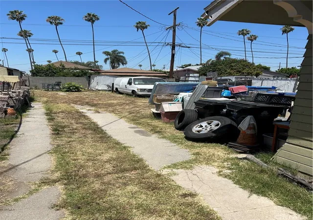 Photo 3 of Sale Pending at 5859 S Figueroa, Los Angeles, CA 90003 | MLS# DW26124687 | Listing updated on 2026-10-05