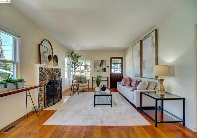 Photo 3 of Single family home for sale at 4080 Kuhnle Ave, Oakland, CA 94605 | MLS# 41137606 | Listing updated on 2026-10-06