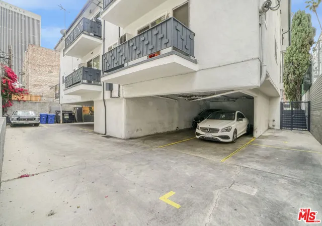 Photo 3 of Multi family home for sale at 514 S Mariposa Ave, Los Angeles, CA 90020 | MLS# 26844845 | Listing updated on 2026-09-21