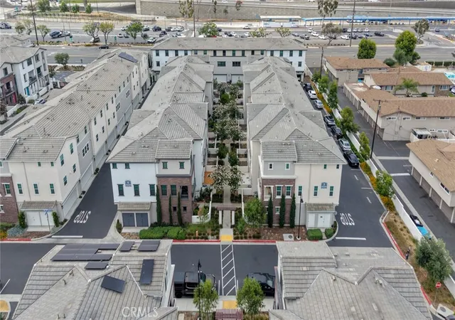 Listing Photo 2 - Condo for sale in building located at 6971 Alderwood, Buena Park, CA 90621 - Unit #