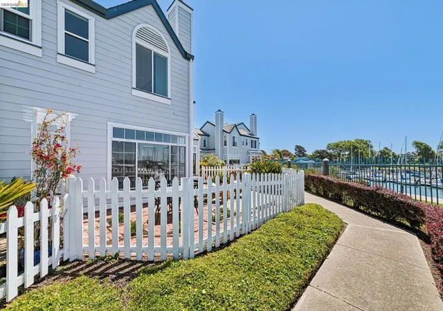 Homes for sale in Richmond, CA | 807 Commodore Dr, Richmond, CA 94804 | MLS# 41137613