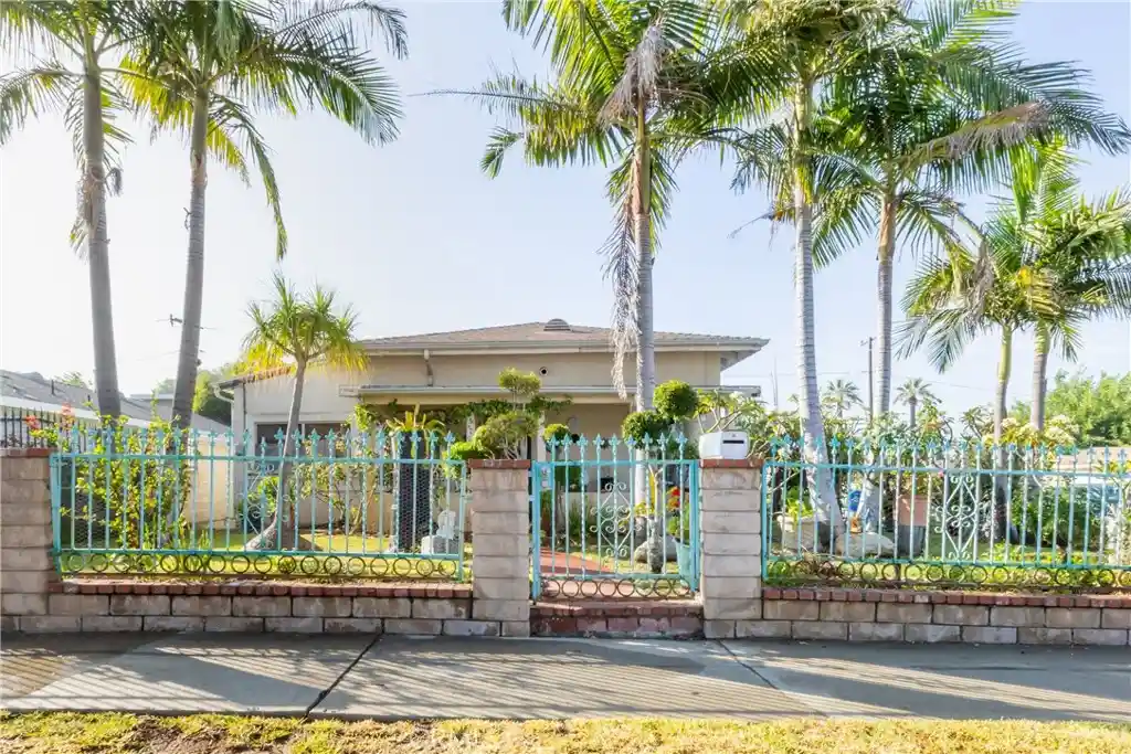 Single family home for sale at 952 Orange Grv, San Fernando, CA 91340 | MLS# SR26124539