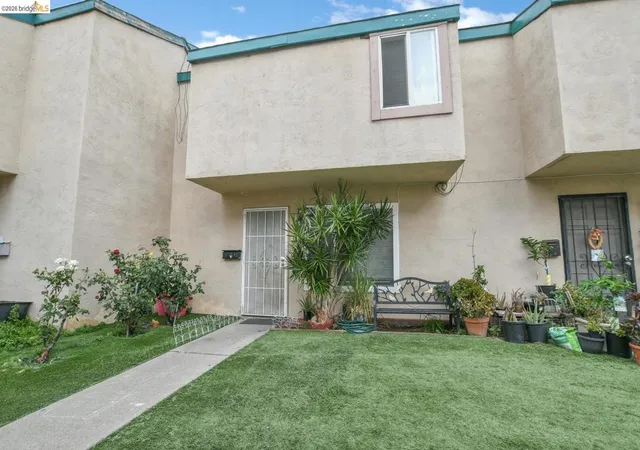 Homes for sale in Pittsburg, CA | 141 E 15th St, Pittsburg, CA 94565 | MLS# 41137620