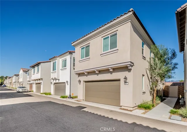 Photo 2 of Single family home for sale at 214 Bonita Ln, Rialto, CA 92376 | MLS# CV26124885 | Listing updated on 2026-09-20