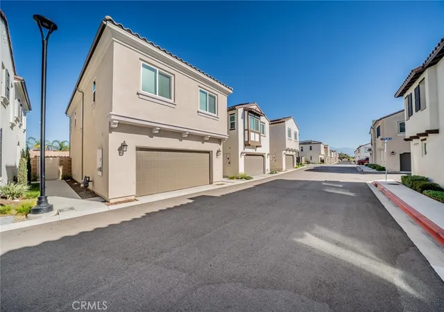 Photo 3 of Single family home for sale at 214 Bonita Ln, Rialto, CA 92376 | MLS# CV26124885 | Listing updated on 2026-09-20