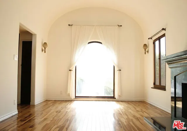 Photo 3 of Single family home for sale at 118 N La Peer Dr, Los Angeles, CA 90048 | MLS# 26844851 | Listing updated on 2026-09-12