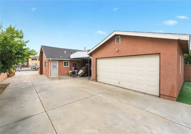 Listing Photo 4 - Condo for sale in building located at 6510 Lucille Ave, Bell, CA 90201