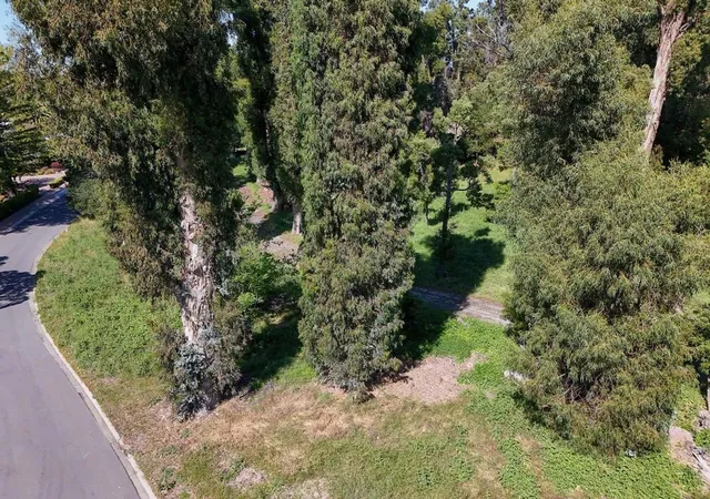 3rd image of 25 Fagan Dr, Hillsborough, CA 94010 | MLS# ML82050246