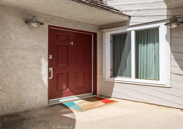 Photo 2 of Townhouse for sale at 4230 Whitsett Ave #4, Studio City, CA 91604 | MLS# SR26124293 | Listing updated on 2026-09-28