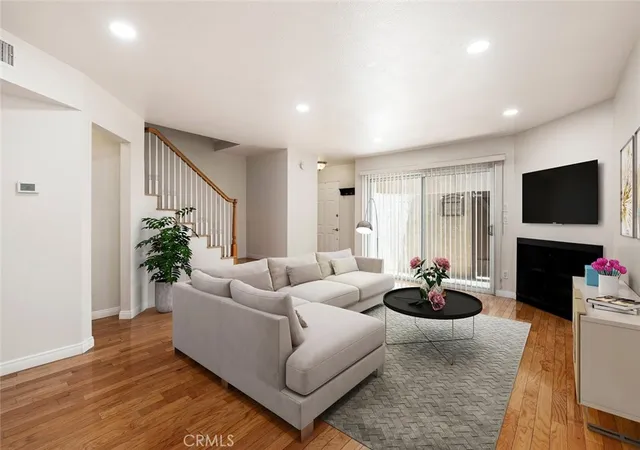 Photo 3 of Townhouse for sale at 4230 Whitsett Ave #4, Studio City, CA 91604 | MLS# SR26124293 | Listing updated on 2026-09-28