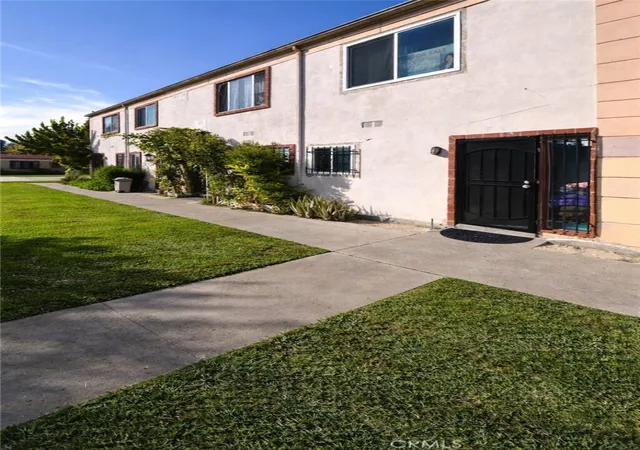 2nd image of 1001 E Grant #F4, Santa Ana, CA 92701 | MLS# PW26124301