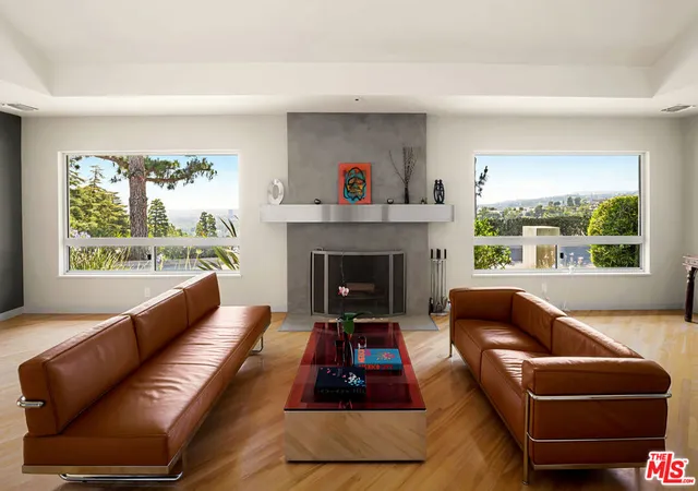 Photo 3 of Single family home for sale at 1270 Lago Vista Dr, Beverly Hills, CA 90210 | MLS# 26843209 | Listing updated on 2026-10-07