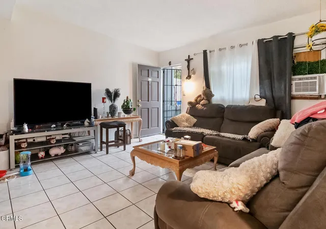 4th image of 117 Ann Ave, Port Hueneme, CA 93041 | MLS# V1-36885