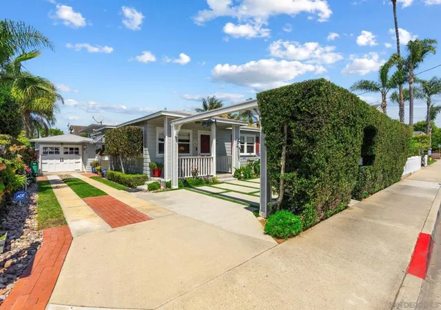 Listing Photo 3 - Condo for sale in building located at 2677 Jefferson St, Carlsbad, CA 92008