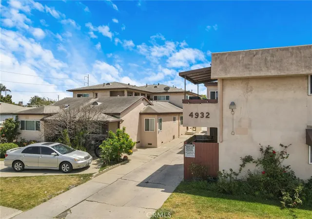Photo 3 of Sale Pending at 4928 Lennox, Inglewood, CA 90304 | MLS# SB26124346 | Listing updated on 2026-09-02