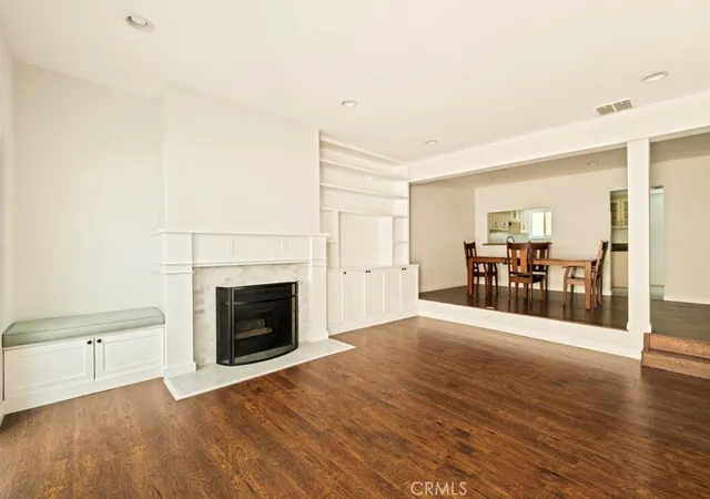 Photo 3 of Sale Pending at 13948 Moorpark St, Sherman Oaks, CA 91423 | MLS# SR26125071 | Listing updated on 2026-09-29